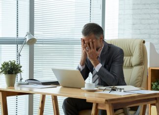 lavoro - lavoratori italiani - stanchezza - responsabili della sicurezza informatica problemi - motion array