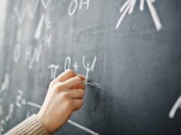 IA a scuola: il 72% degli studenti italiani la usa già, ma l’Italia è davvero pronta? AI a scuola - scuole- motion array