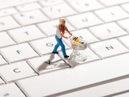 Shopping natalizio: un terzo degli italiani ha in programma regali digitali Shopping natalizio - e-commerce - acquisti online - motion array