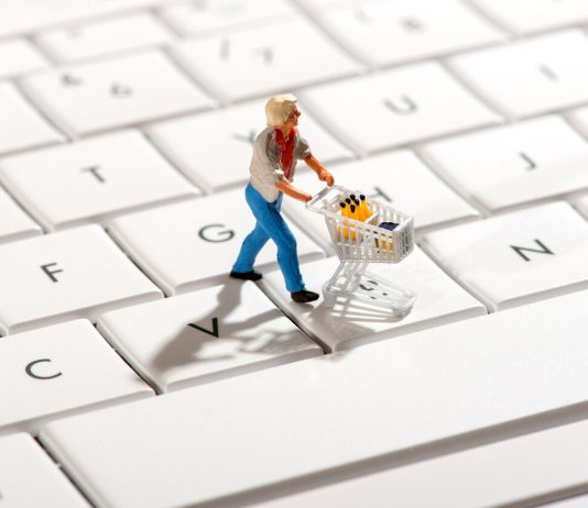 Shopping natalizio: un terzo degli italiani ha in programma regali digitali Shopping natalizio - e-commerce - acquisti online - motion array