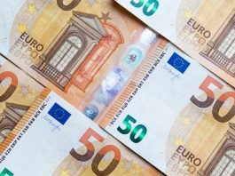 Copia Privata: perchè c’è stato un adeguamento delle tariffe? copia privata - soldi - pexels