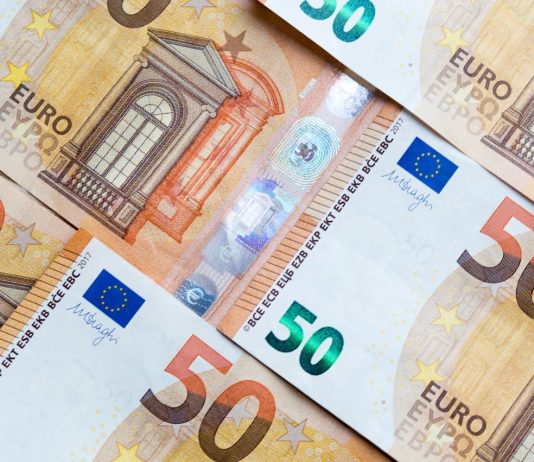 copia privata - soldi impatto economico dell’intelligenza artificiale - investimenti digitali pexels