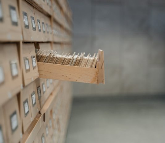 archiviare i dati - archivio - biblioteca data strategy - pexels