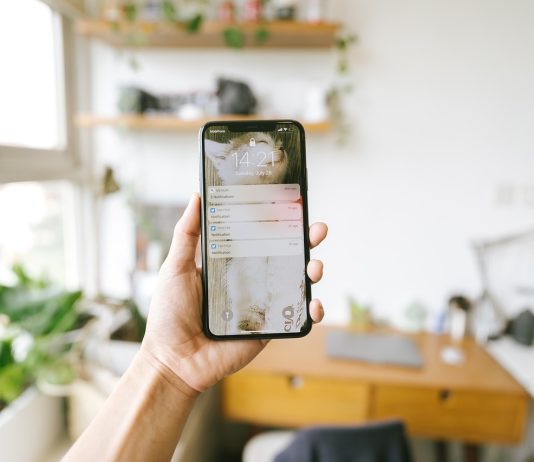 deepfake al telefono - smartphone - telefono