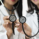 Dottor Algoritmo: perché il 60% degli utenti consulta l’IA per la salute salute medicina dottori pixabay