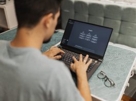 Basta assistenti virtuali, serve l’azienda AI-Native assistenti virtuali - pexels