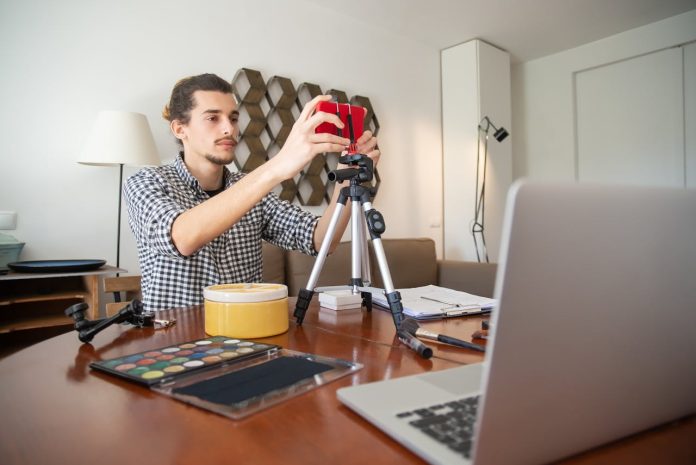 pexels-kampus-7514814 Creator economy