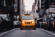 Robotaxi: fino a 3 milioni di veicoli entro il 2035 Robotaxi - pexels