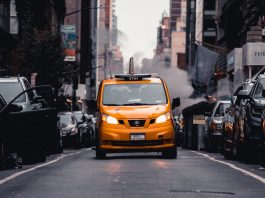 Robotaxi: fino a 3 milioni di veicoli entro il 2035 Robotaxi - pexels