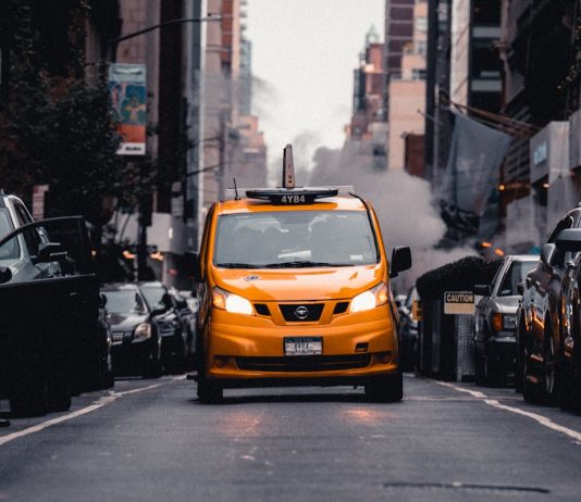 Robotaxi: fino a 3 milioni di veicoli entro il 2035 Robotaxi - pexels