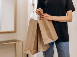 Acquisti: l’82% dei consumatori usa strumenti intelligenti per decidere cosa comprare acquisti ecommerce pexels