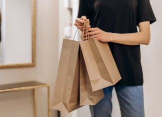 Acquisti: l’82% dei consumatori usa strumenti intelligenti per decidere cosa comprare acquisti ecommerce pexels