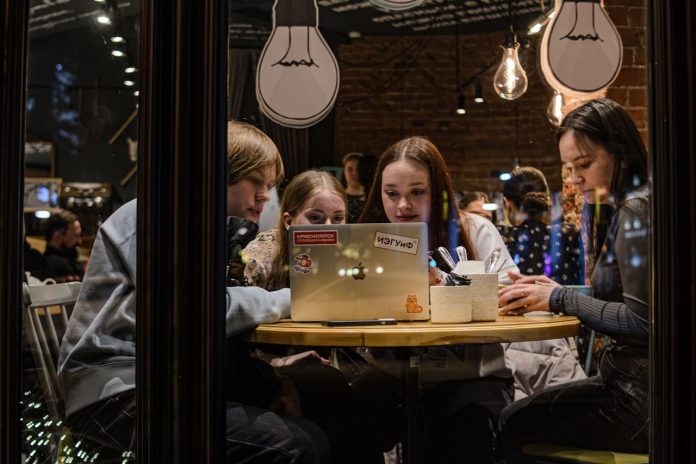 Pwn2Own Berlin hackaton - pexels