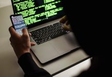 Gli hacker usano simboli di testo per creare codici QR dannosi hacker malware - PEXELS