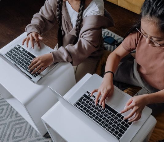 Ragazze Digitali 2026: 250 studentesse nei laboratori STEM Ragazze Digitali 2026 pexels