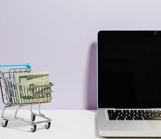 Ecommerce italiano a 42,6 miliardi ma con 4.000 merchant in meno: vince chi punta sulla consegna Ecommerce e-commerce pexels