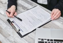 AI nel settore assicurativo danni: i primi utilizzatori registrano una crescita dei ricavi superiore del 21% settore assicurativo pexels