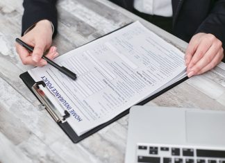 AI nel settore assicurativo danni: i primi utilizzatori registrano una crescita dei ricavi superiore del 21% settore assicurativo pexels