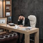 Work-life balance: 28% dei lavoratori si sente spesso sopraffatto Work-life balance preoccupazioni stress pexels