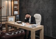 Work-life balance: 28% dei lavoratori si sente spesso sopraffatto Work-life balance preoccupazioni stress pexels