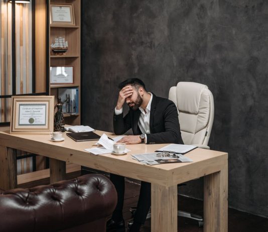 Work-life balance: 28% dei lavoratori si sente spesso sopraffatto Work-life balance preoccupazioni stress pexels