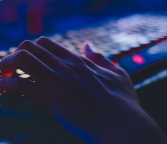 L’estate: alta stagione anche per gli attacchi informatici attacchi informatici malware hacker pexel