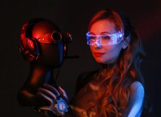 EssilorLuxottica avvierà le prime produzioni wearable in Italia EssilorLuxottica wearable occhiali - pexels