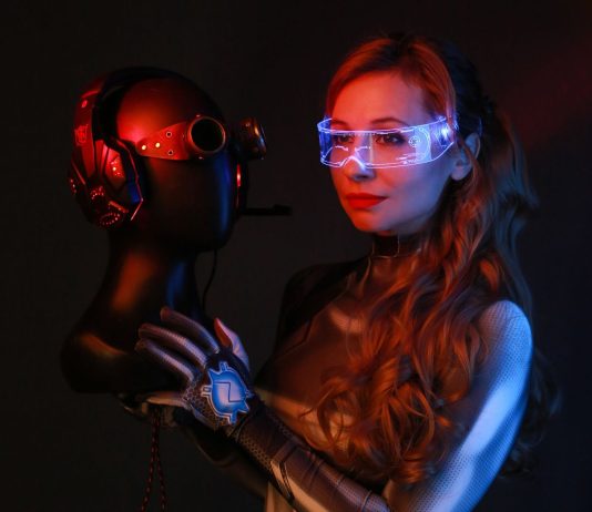 EssilorLuxottica avvierà le prime produzioni wearable in Italia EssilorLuxottica wearable occhiali - pexels
