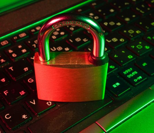 La cybersecurity awareness deve cambiare pelle: al centro, la qualità delle decisioni delle persone cybersecurity awareness sicurezza informatica unsplash