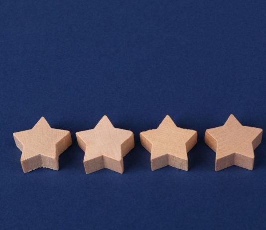 Nel web che decide da solo vince chi è verificabile reputazione web recensioni pexels