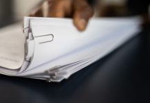 Bandi pubblici: Innovation Plaza ne automatizza la verifica con l’AI bandi pubblici fogli documenti pexels