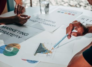Il marketing ha smesso di scegliere i tool. Ora governa gli agenti. digital marketing pexels