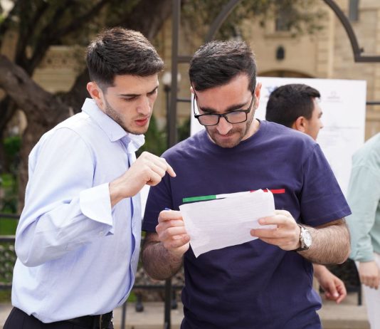 age bias giovani lavoratori - pexels