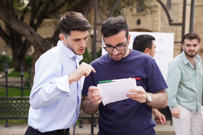 age bias giovani lavoratori - pexels age bias giovani lavoratori - pexels