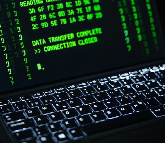 Il 41% delle istituzioni finanziarie ha subito attacchi cyber distruttivi hacker malware cybercrime istituzioni finanziarie pexels