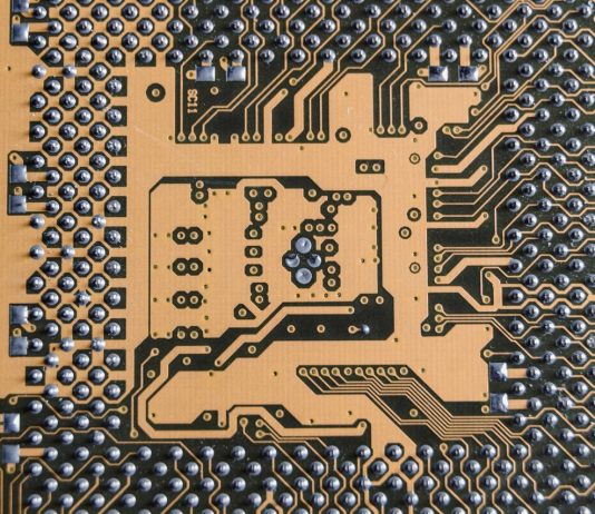 Semiconduttori: 12 milioni per il primo emulatore hardware italiano emulatore hardware chip pexels