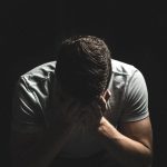 L’AI riduce il burnout ma crea un “deficit di connessione” tra i dipendenti burnout preoccupazione pexels