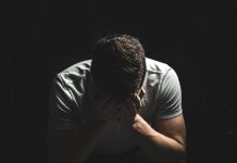 L’AI riduce il burnout ma crea un “deficit di connessione” tra i dipendenti burnout preoccupazione pexels