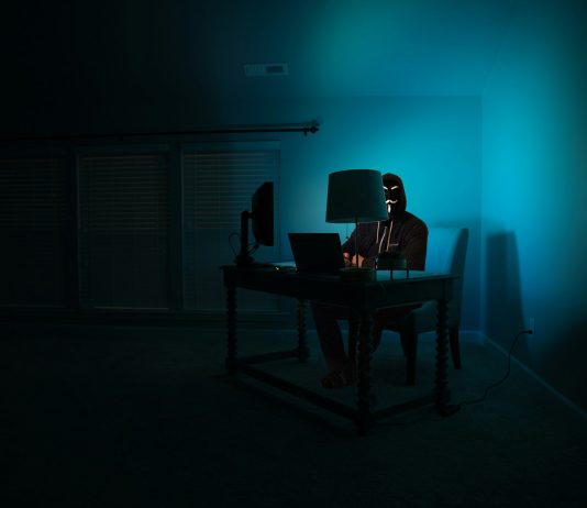 Attacchi DDos: crescono del +519% quelli più potenti (oltre 1 Tbps) Attacchi DDos hacker cybercrime unsplash