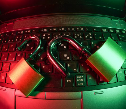 Cybersecurity aziendale: come colmare il divario tra attacchi AI e team sotto pressione cybersecurity sicurezza unsplash
