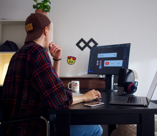 Freelance e società tech: perché il rischio internazionale non è più un tema da sottovalutare Freelance unsplash