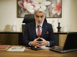 CEO: come l’intelligenza artificiale ridisegna la leadership aziendale CEO manager pexels