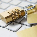 IA sul lavoro, il paradosso della privacy: quasi la metà degli italiani condivide dati sensibili dati sensibili privaxy sicurezza cybersecurity unsplash