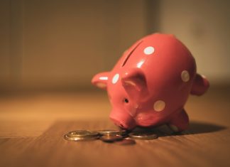 Le banche rischiano di perdere 230 miliardi di dollari di ricavi nel settore dei pagamenti con la diffusione di stablecoin e depositi tokenizzati banca unsplash