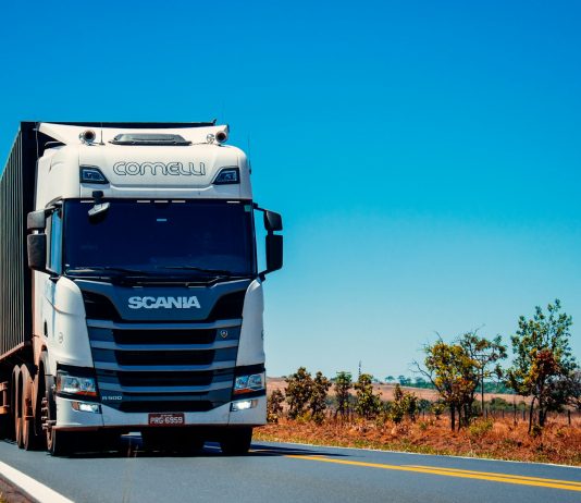 Trasporti & Logistica tra i settori più esposti agli attacchi informatici Trasporti camion logistica unsplash