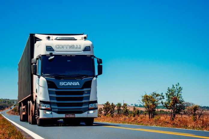 Trasporti camion logistica unsplash Trasporti camion logistica unsplash