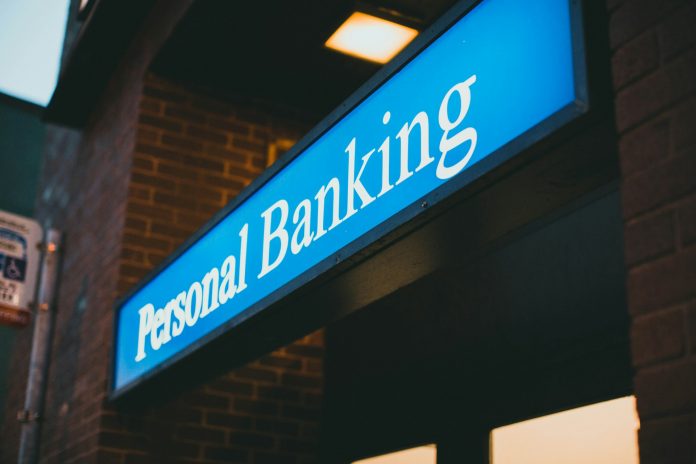 jonathan-cooper-0O2Pp6-mOkY-unsplash settore bancario banche unspalsh