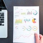 Finanza digitale: Gen Z e Millennials, si fidano più degli algoritmi che dei mezzi di informazione Finanza dati pexels