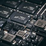 Non conta più il numero di qubit: la partita del quantum si gioca sugli errori qubit quantum computing