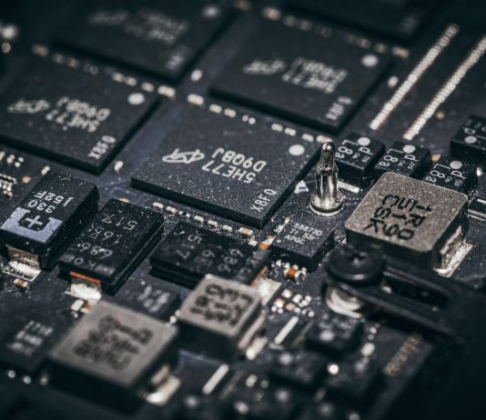 Non conta più il numero di qubit: la partita del quantum si gioca sugli errori qubit quantum computing